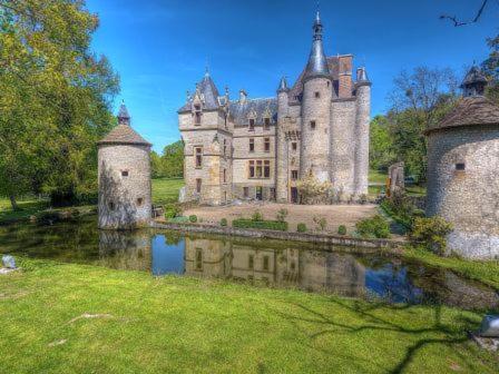 Suite Dans Les Dependances Du Chateau アゴンジュ エクステリア 写真